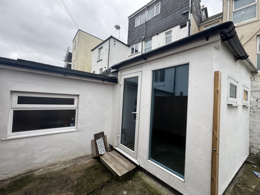 Lot: 149 - REFURBISHED DETACHED COTTAGE WITH ANNEXE AND PARKING - View of the annexe